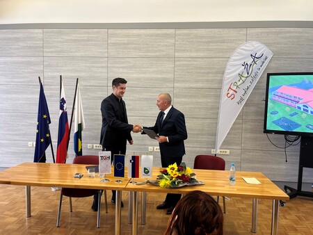 podpis pogodbe - vrtec 1